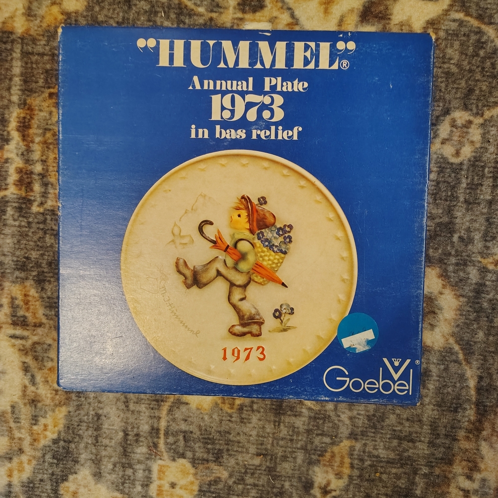 Goebel Hummel 1973 Plate with Cream and Brown Accents
